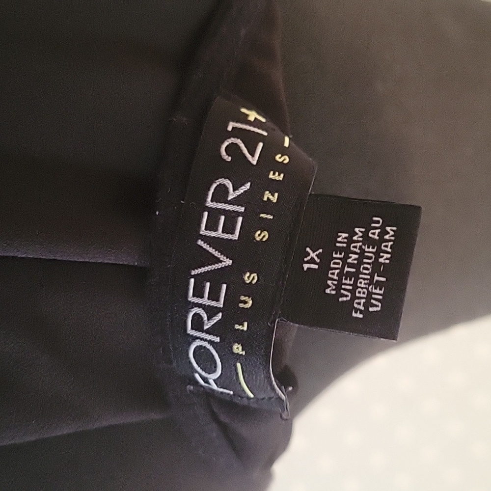 Forever 21 plus - Picture 3 of 5